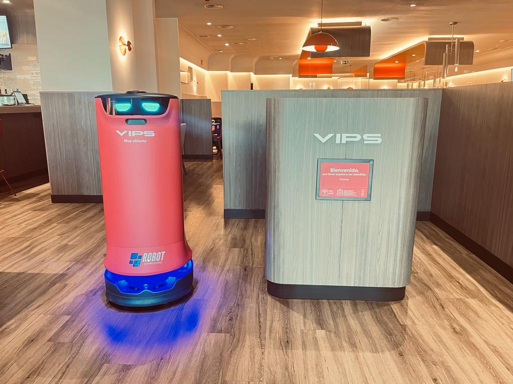 VIPS – La primera cadena en ayudar con un robot de servicio a sus empleados en desbarase.